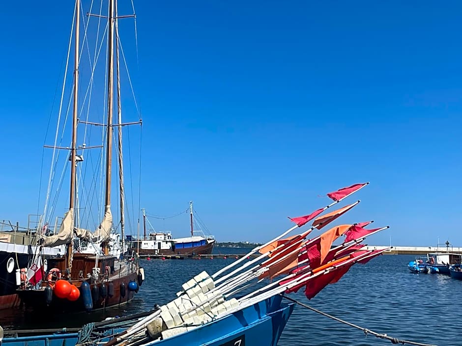 Seaview House with fireplace