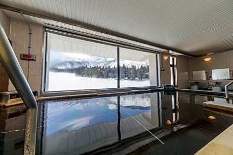 Japanese-Style Family Room with Mountain View - Non-Smoking