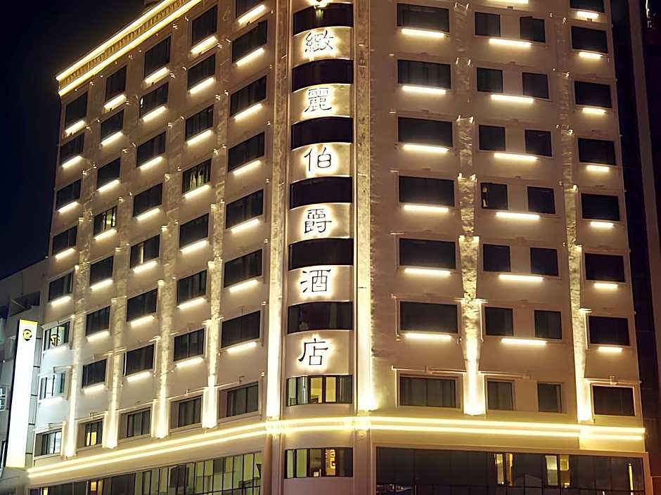 Grand Earl Hotel