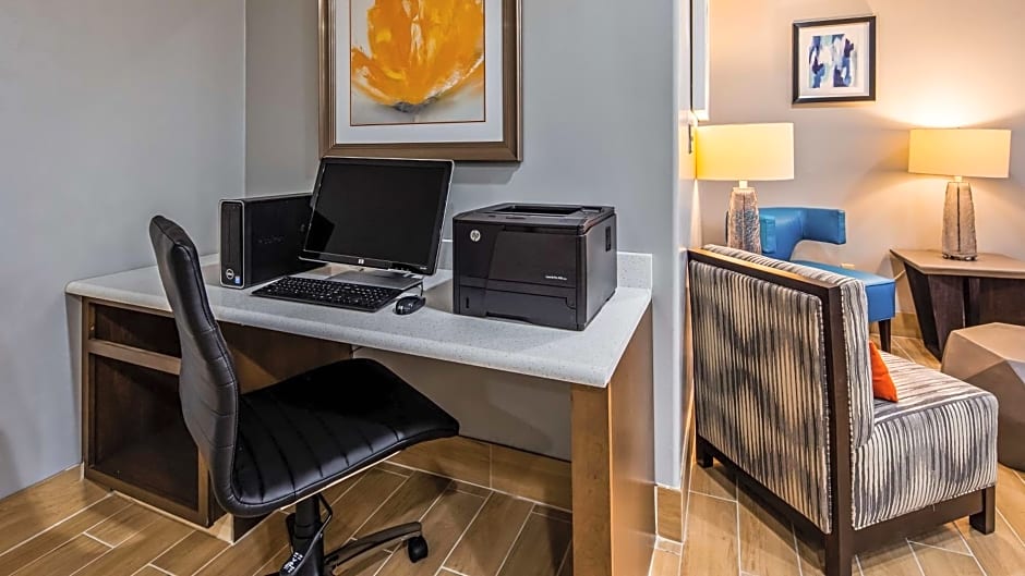 Best Western Clubhouse Inn & Suites