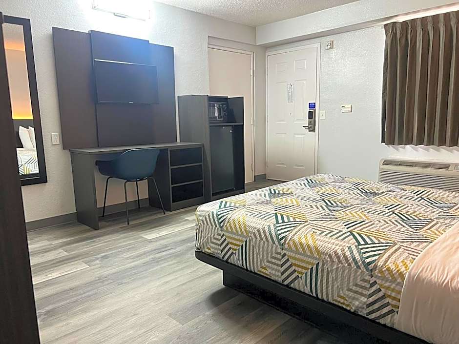 Motel 6-Middleburg Heights, OH - Cleveland