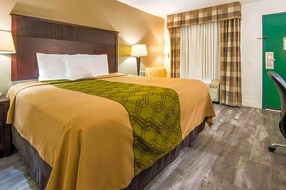 Econo Lodge Inn & Suites Macon North
