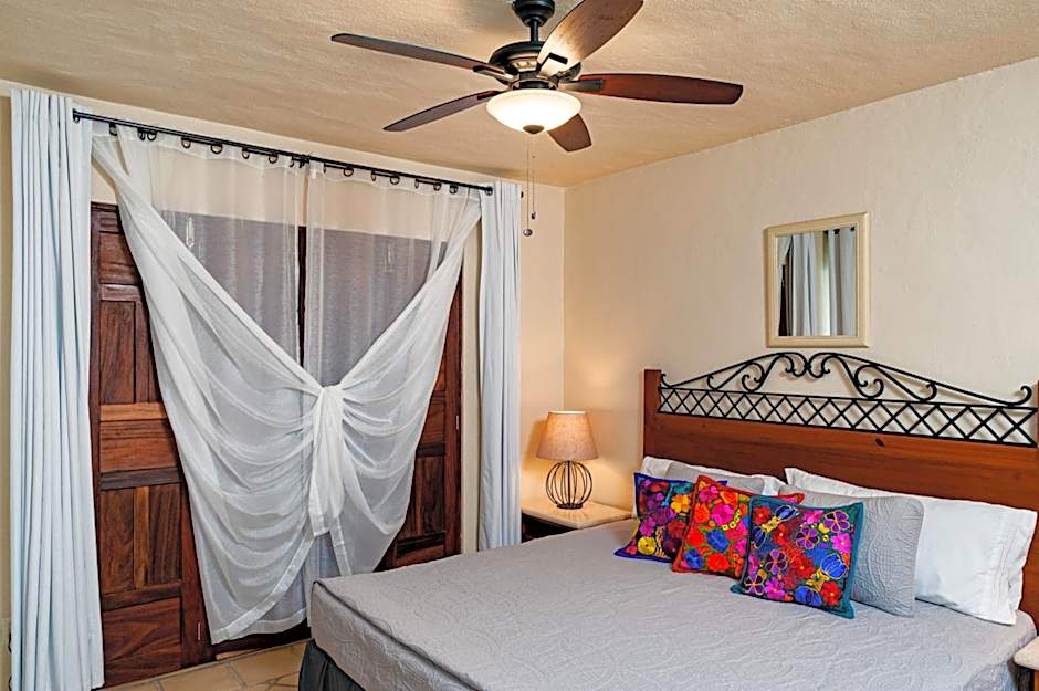 Ocean Front, 3 bedroom, 3 bathroom, Casa Natalia, Playa Esmeralda