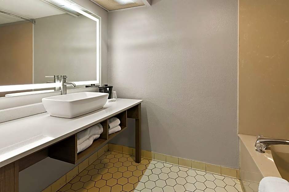 Red Roof Inn & Suites Monroe, NC