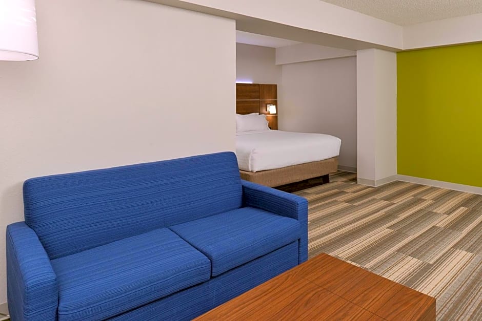 Holiday Inn Express & Suites Raleigh NE - Medical Ctr Area, an IHG Hotel