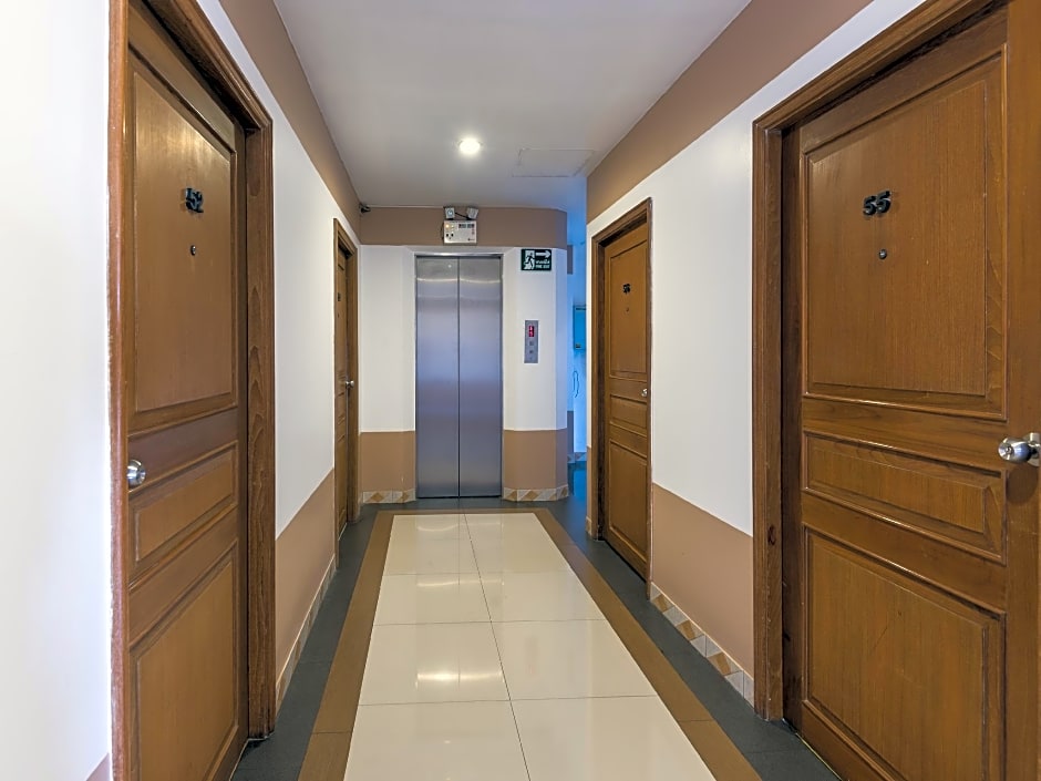 Silom Avenue Inn Hotel