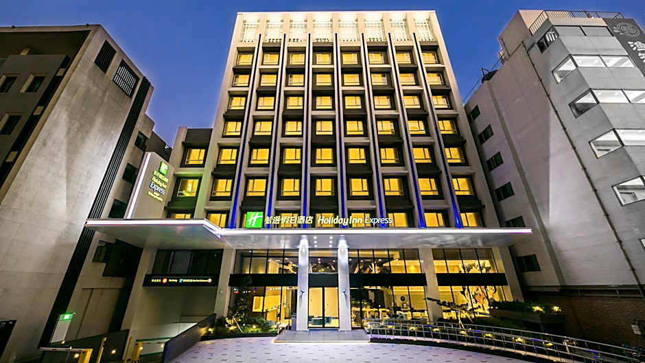 Holiday Inn Express Taichung Fengchia by IHG