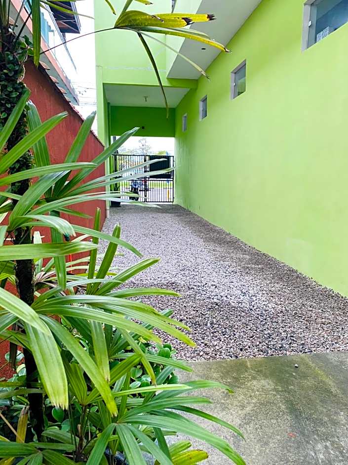 Chalé com churrasqueira - 50 metros da praia da Maranduba - Beira Mar