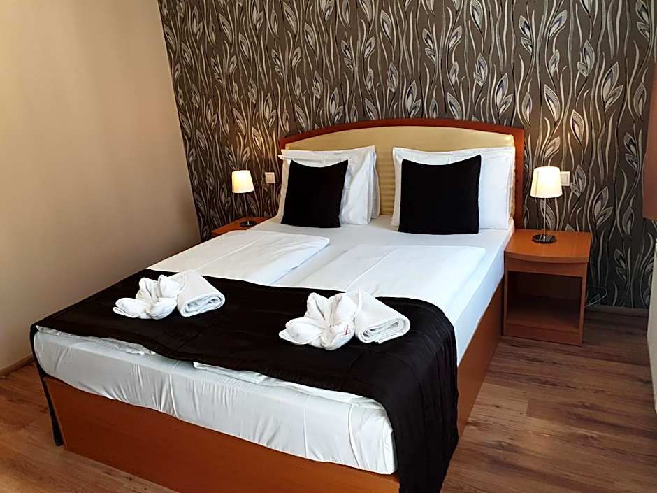 Six Inn Hotel
