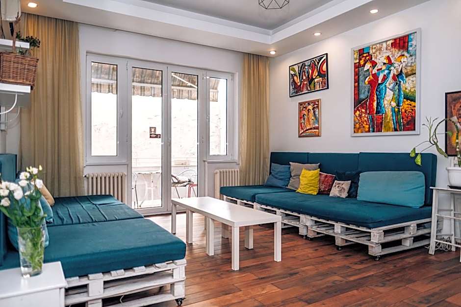 Central 4 Bedroom 154m2 Apartment with terrace