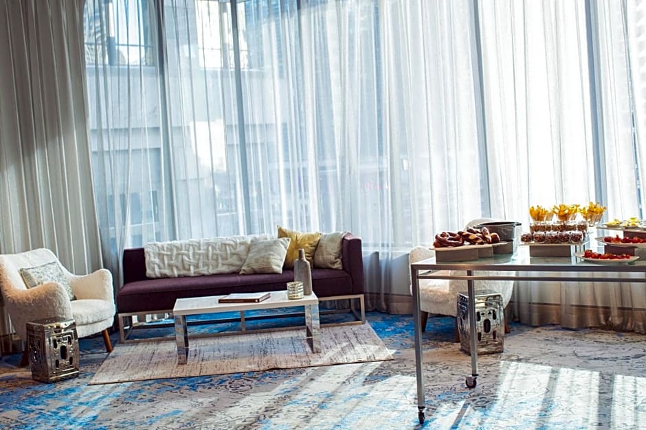 Renaissance Chicago Downtown Hotel