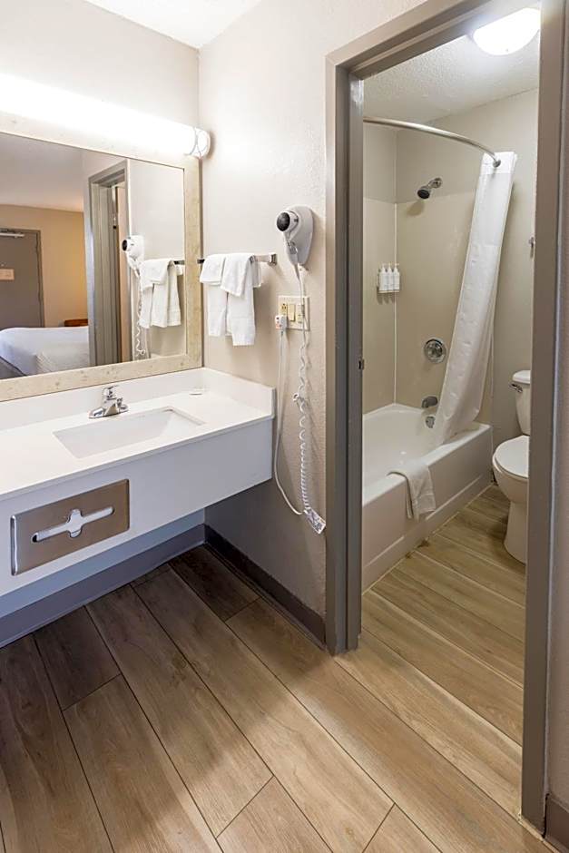 Days Inn by Wyndham Florence Cincinnati Area