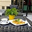 Aparthotel Pawia Deluxe- 10 min to center, self check-in, optional breakfest, parking on the street