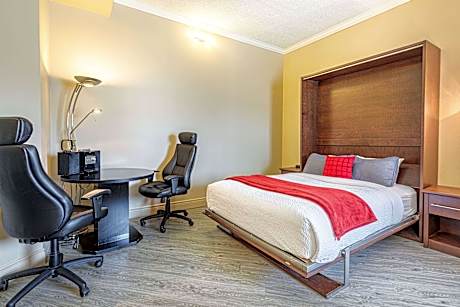 1 Queen Bed Suite Non-Smoking