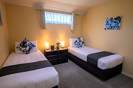 Two-Bedroom Apartment with Spa Bath