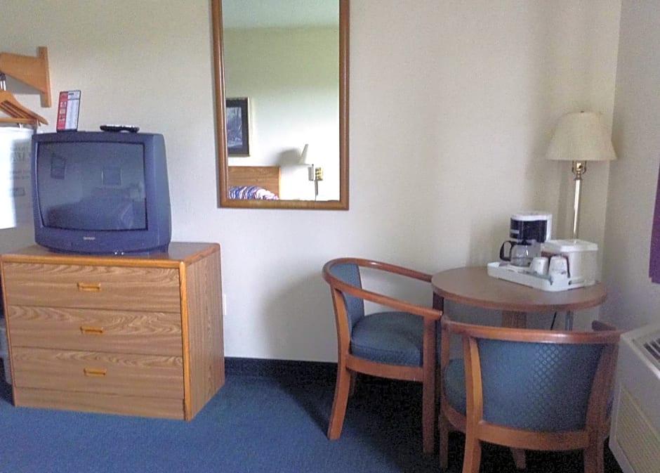 Travelodge by Wyndham Hudsonville
