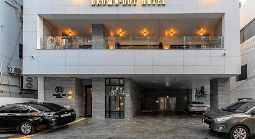 Brown-Dot Hotel Deokcheon