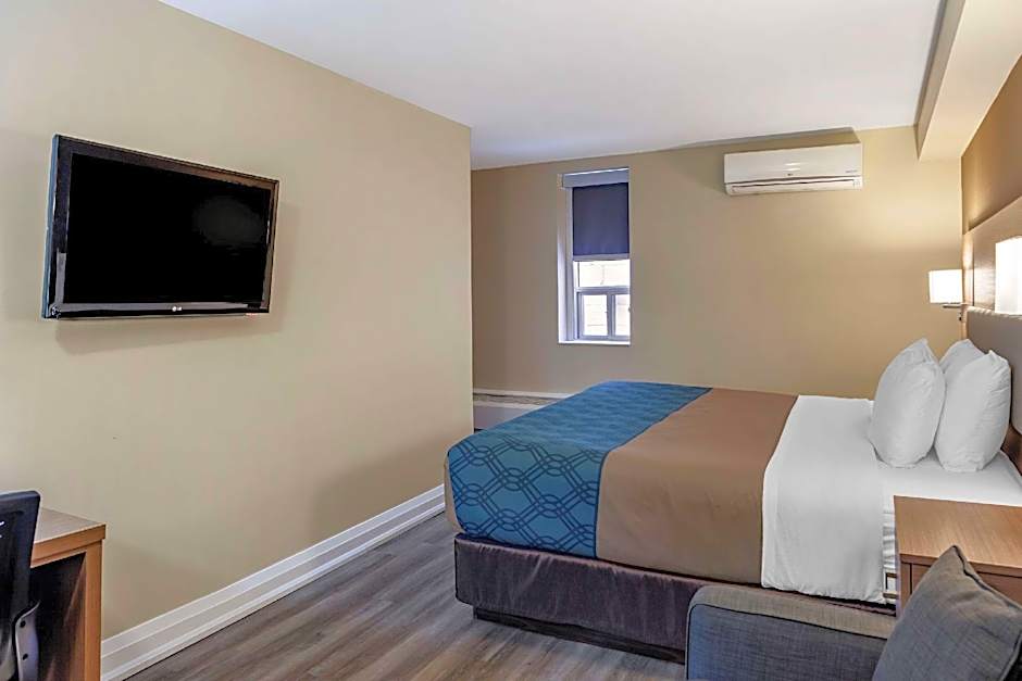 Econo Lodge Inn & Suites Downtown