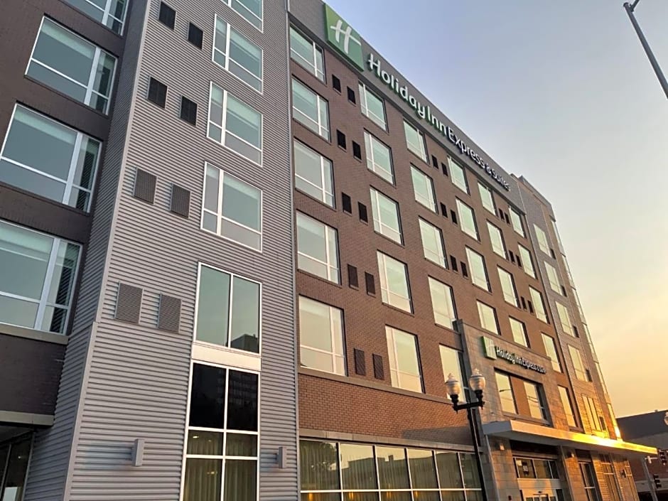 Holiday Inn Express & Suites - Lincoln Downtown By IHG
