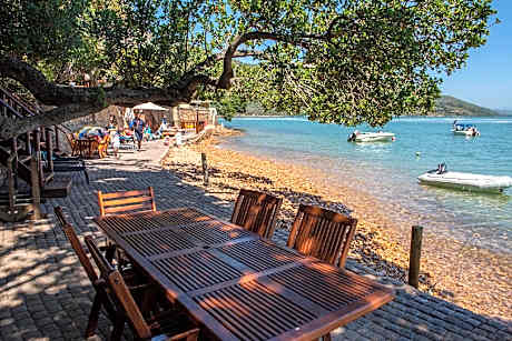 Under Milkwood Chalets