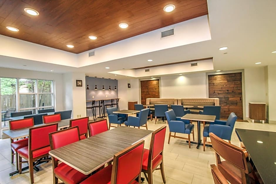 Holiday Inn Express Hotel & Suites Charleston - North, an IHG Hotel