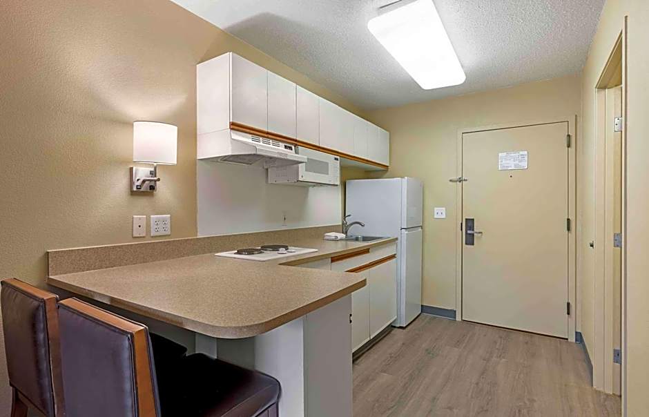 Extended Stay America Select Suites - St. Louis - Airport - Central