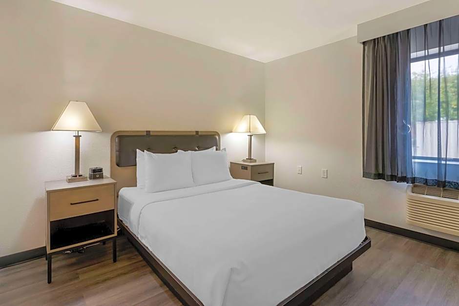 La Quinta Inn & Suites by Wyndham Des Moines West Clive