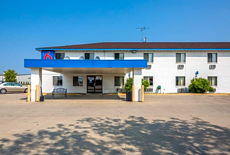 Motel 6-Fargo, ND - South
