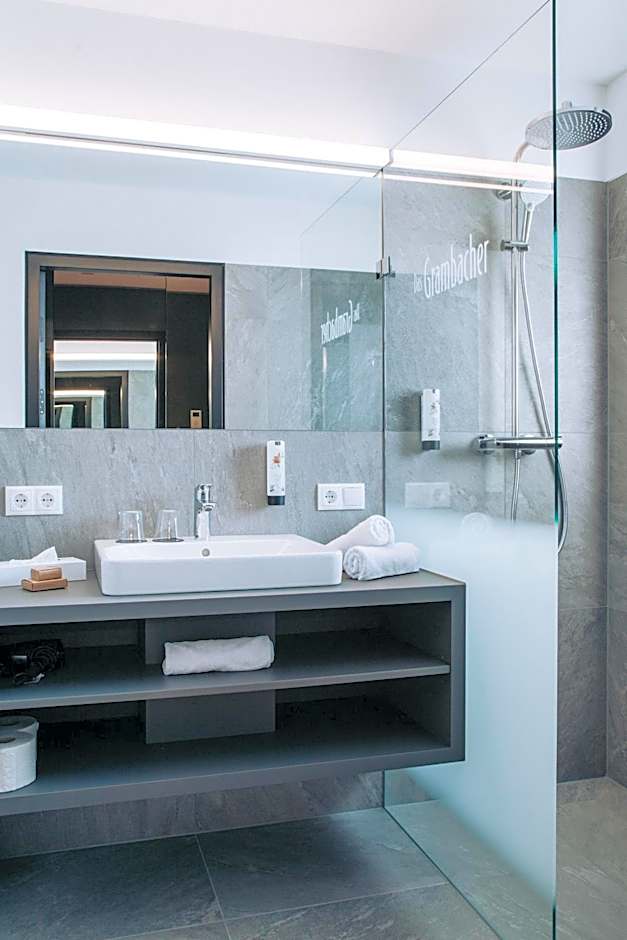 Hotel-Restaurant Das Grambacher I FREE PARKING I SELF CHECK-IN