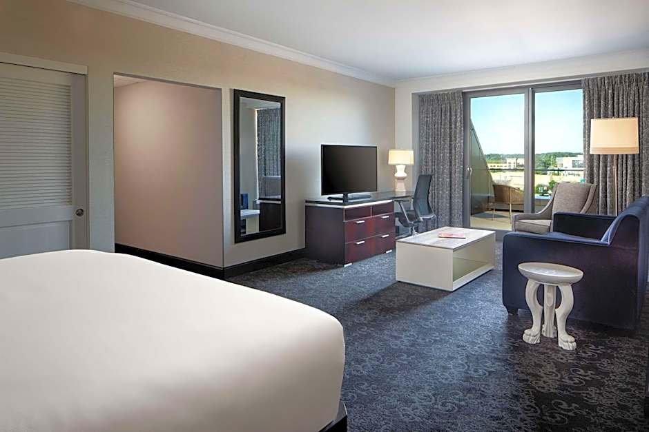 Amway Grand Plaza Hotel, Curio Collection by Hilton