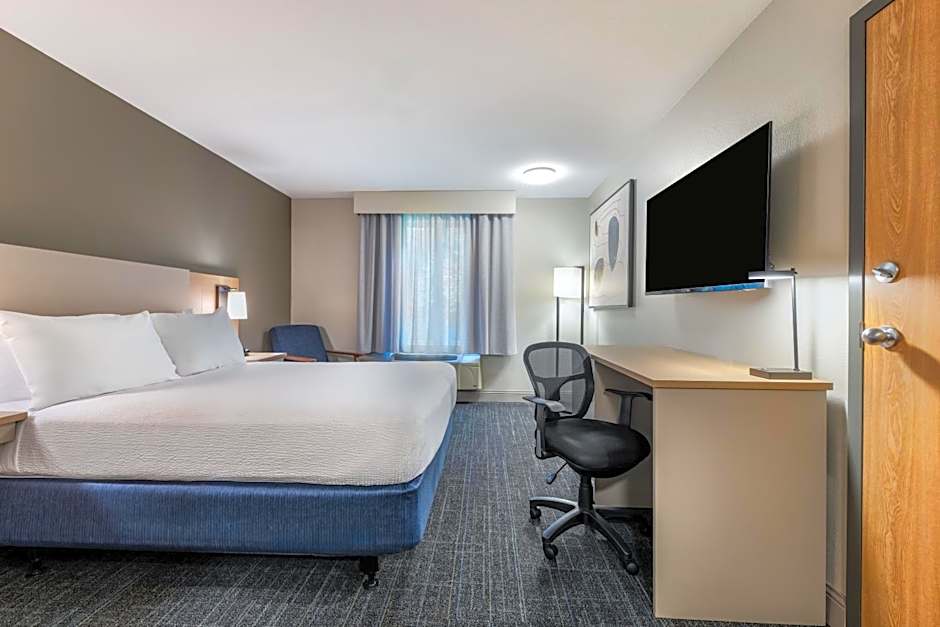 Days Inn & Suites by Wyndham Thunder Bay