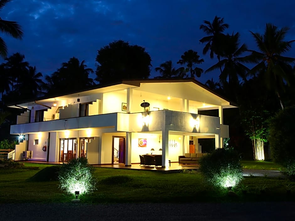 Oreeka Hotels (Katunayake Airport Hotel)