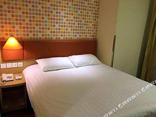 Home Inn (Ningbo Railway Station Daqingqiao Metro Station)