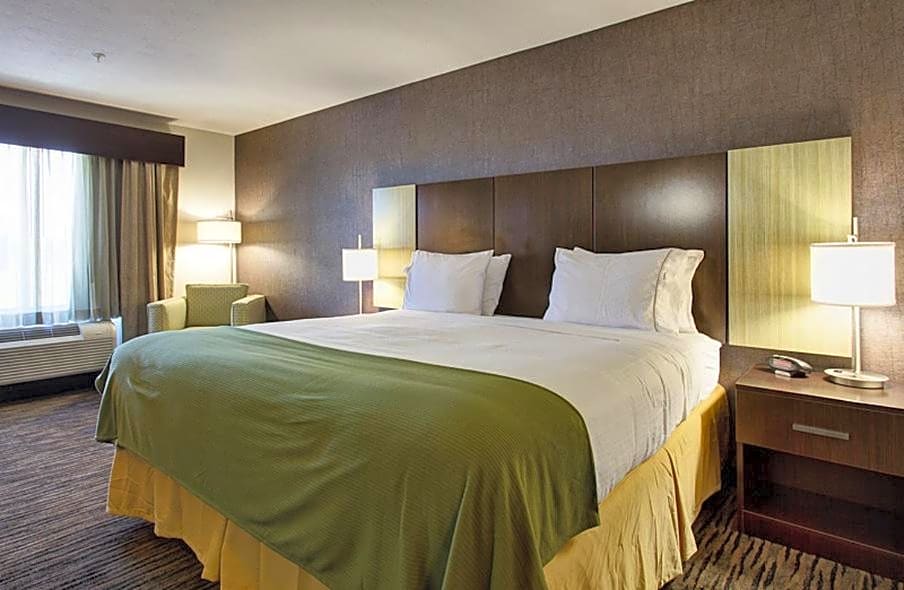 Holiday Inn Express & Suites North Fremont