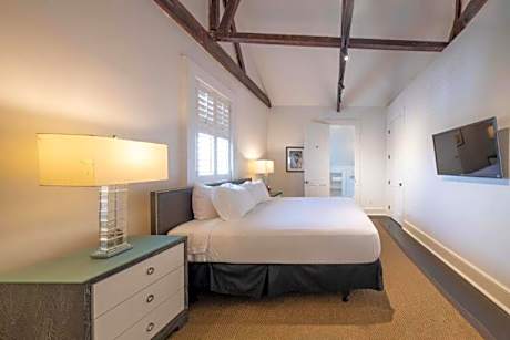 One Bedroom Executive Suite with Kitchen