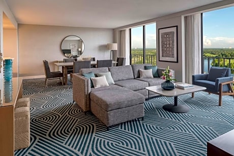 Bi-Level Suite