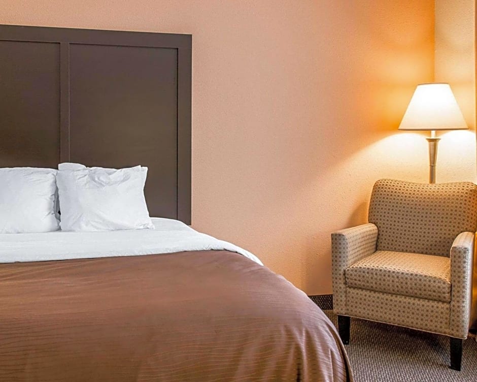Quality Inn & Suites Niles