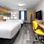 Days Inn & Suites by Wyndham Sellersburg