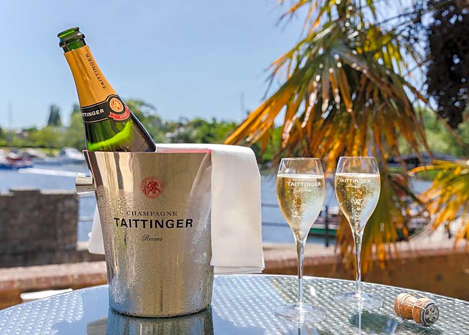 Captain's Club Hotel & Spa