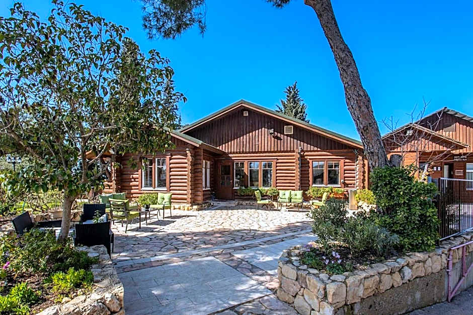 Logos hotel in Yad Hashmona