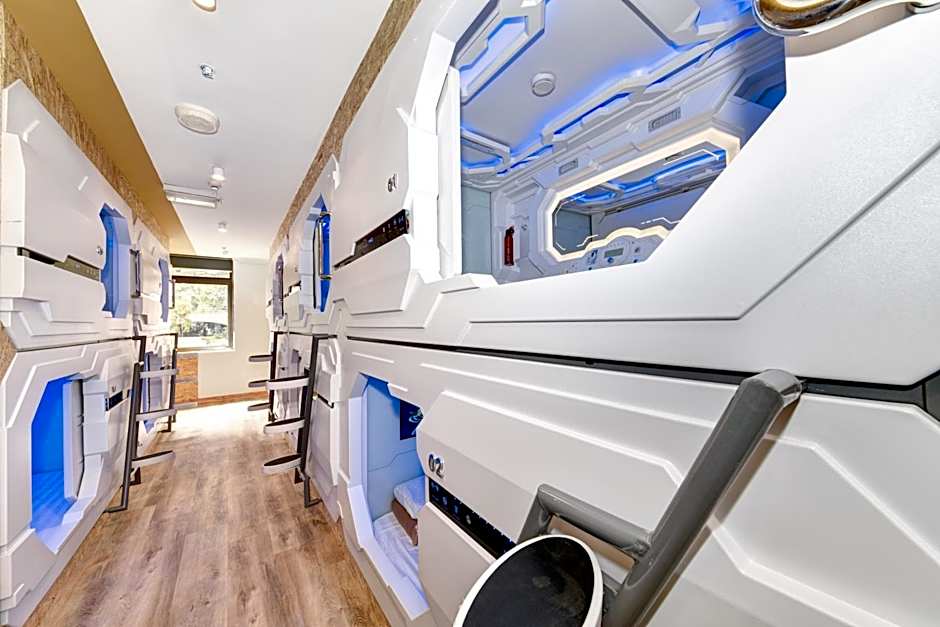 Space Q Capsule Hotel