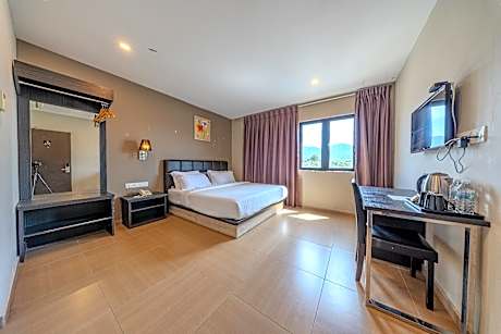 Deluxe King Suite