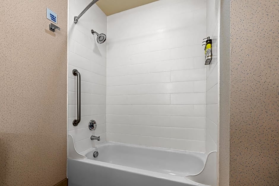 Holiday Inn Express Hotel & Suites Klamath Falls Central