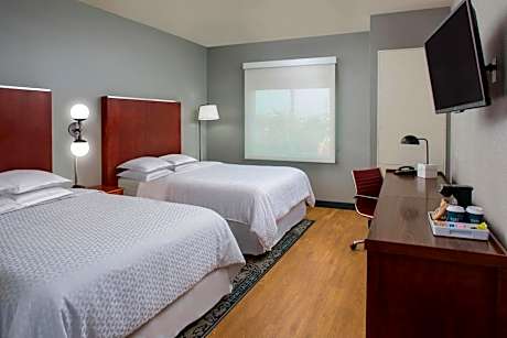 Queen Room with Two Queen Beds and Bathtub - Mobility Access