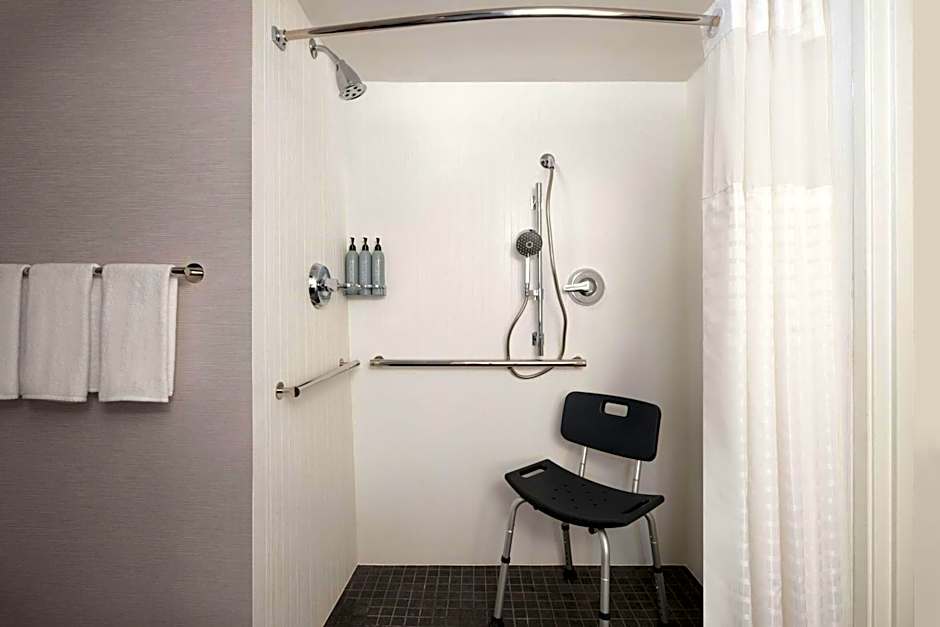 Courtyard by Marriott Cleveland Beachwood