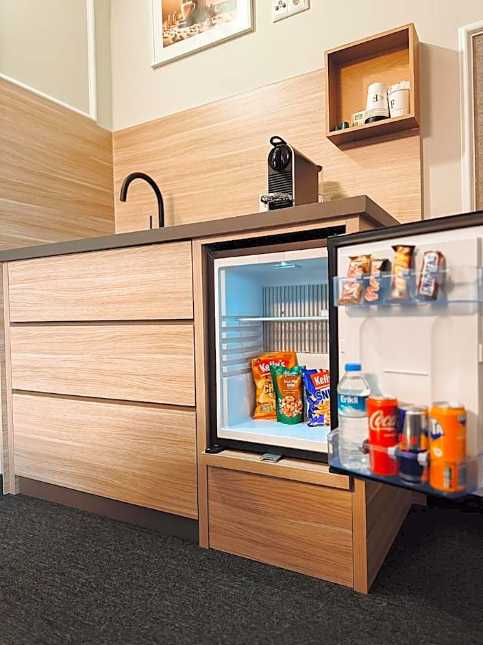 F Hotel 24h Check-In