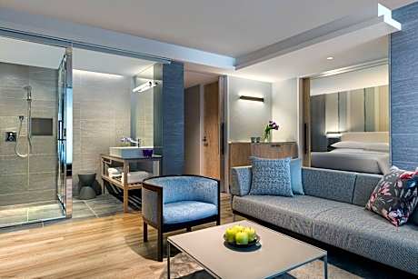 Junior Suite, 1 Bedroom Suite, 1 King or 2 Double, Lake view