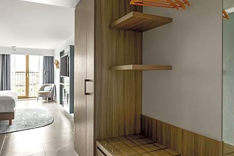 Junior Suite with M Club Lounge Access