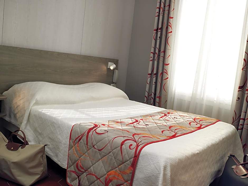 Brit Hotel Confort Le Revest Sainte-Maxime