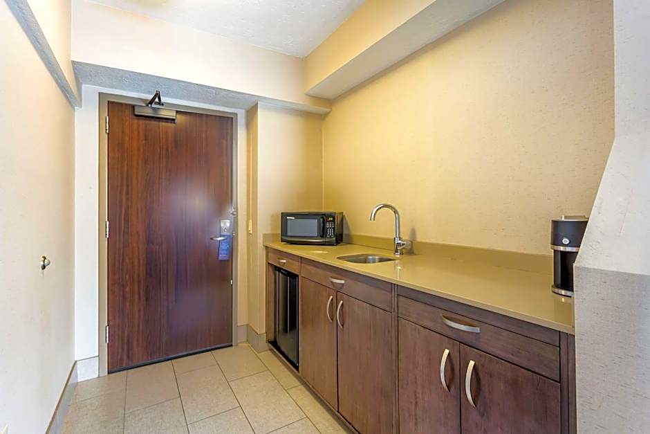 Best Western Plus Cottontree Inn